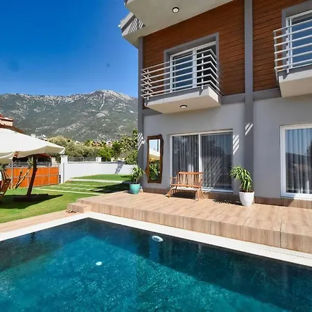 Nurten Oeluedeniz'e Yakin Villa Fethiye
